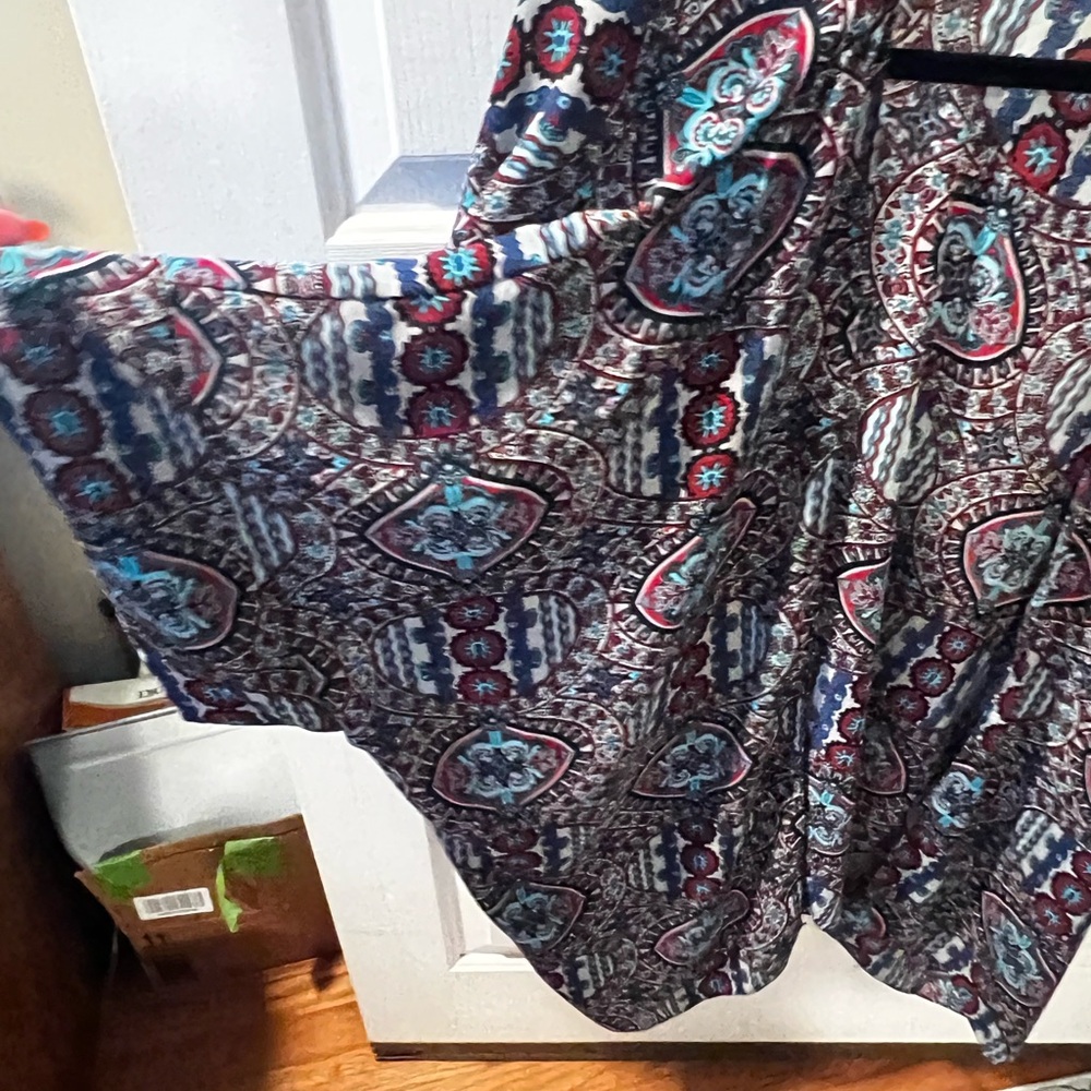Tribal pattern shawl - Picture 3 of 3